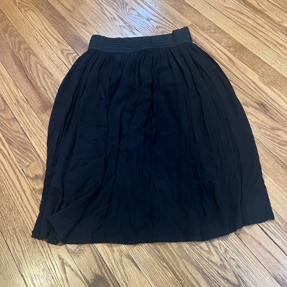 Black Pleated A-Line Midi Skirt - Picture 2 of 4